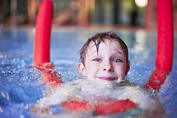 child swimming | CB | 576x384 child swimming | CB | 576x384